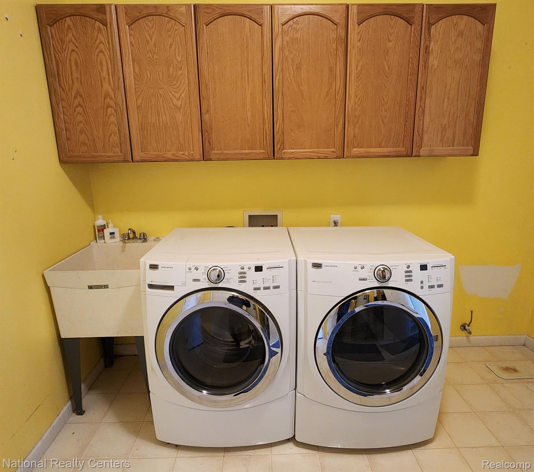 47745 Martz Road Belleville, MI 48111 - Photo 51 of 75 Front loading washer/ dryer included