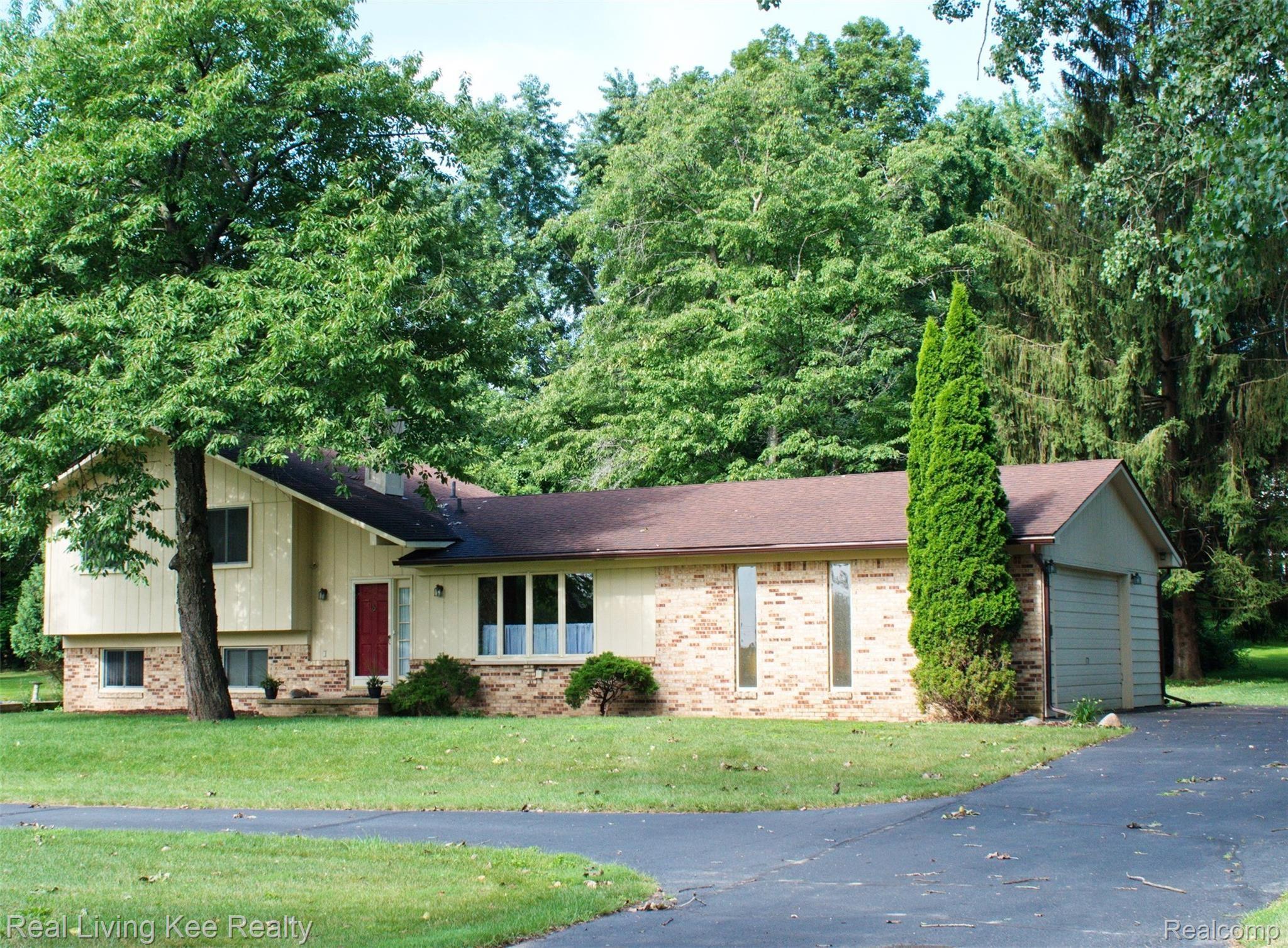 88 East Maryknoll Road Rochester, MI 48309 - Photo 2 of 36 Front 34.jpg