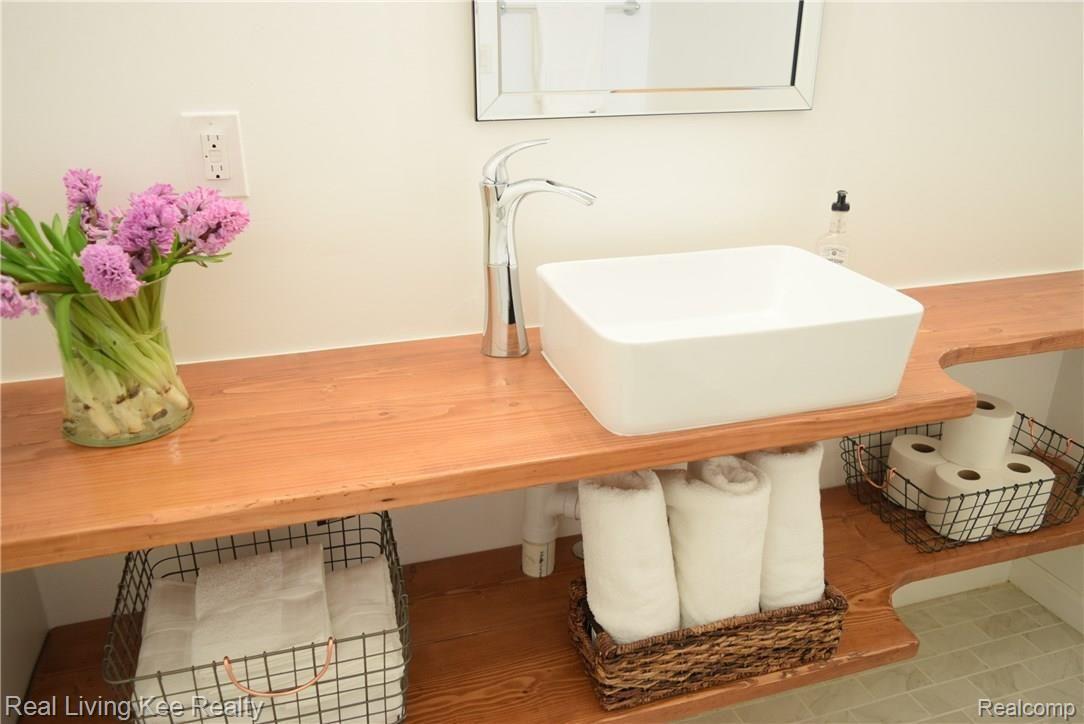 16208 Reedmere Avenue Franklin, MI 48025 - Photo 17 of 29 unique vanity with tons of space for storage