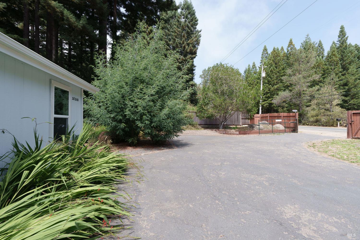 38350 Old Stage Road Gualala, CA 95445 - Photo 11 of 31 Gallery Image 11