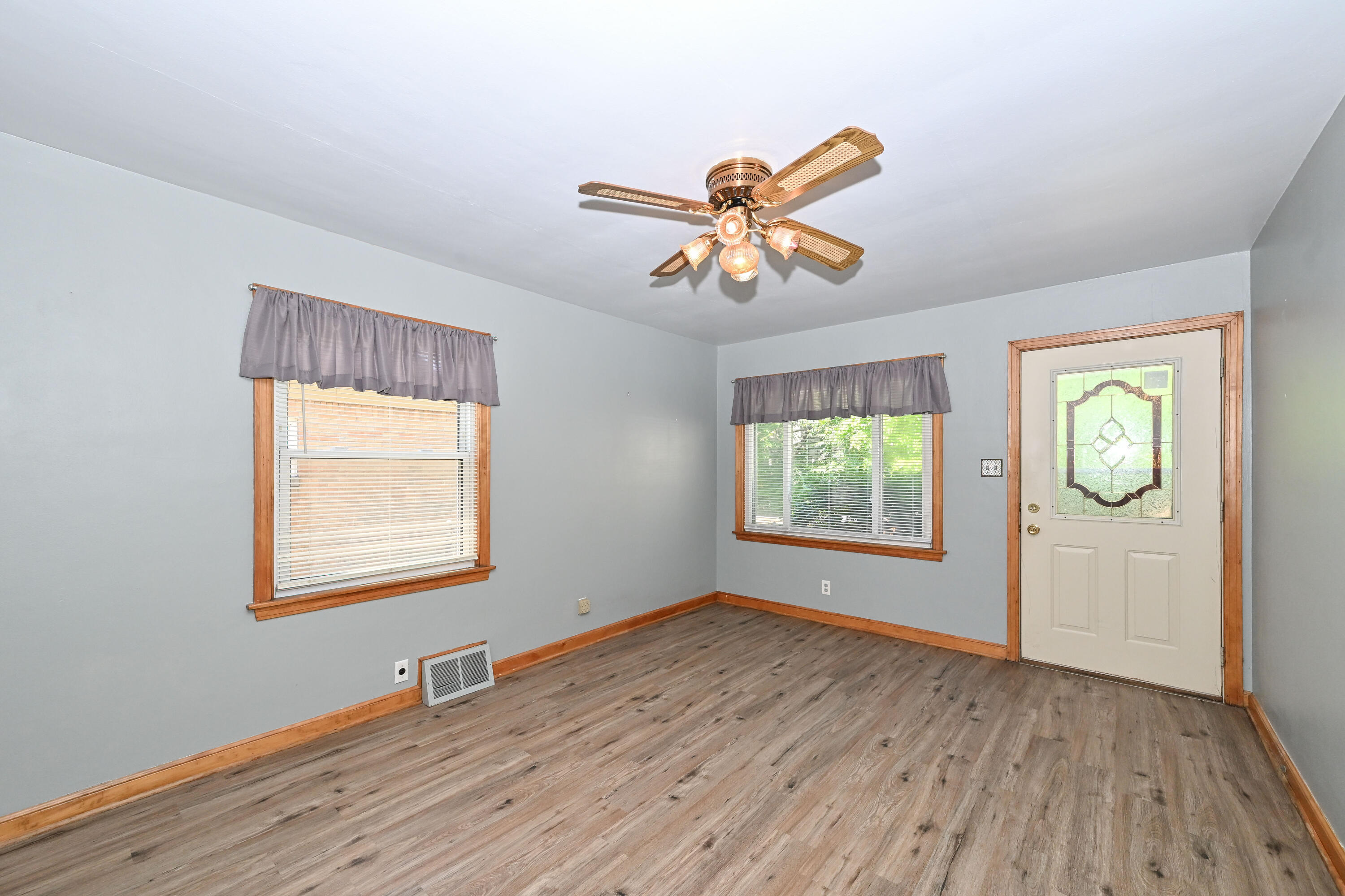 4164 South 4th Street Milwaukee, WI 53207 - Photo 5 of 30 DZ4164-5