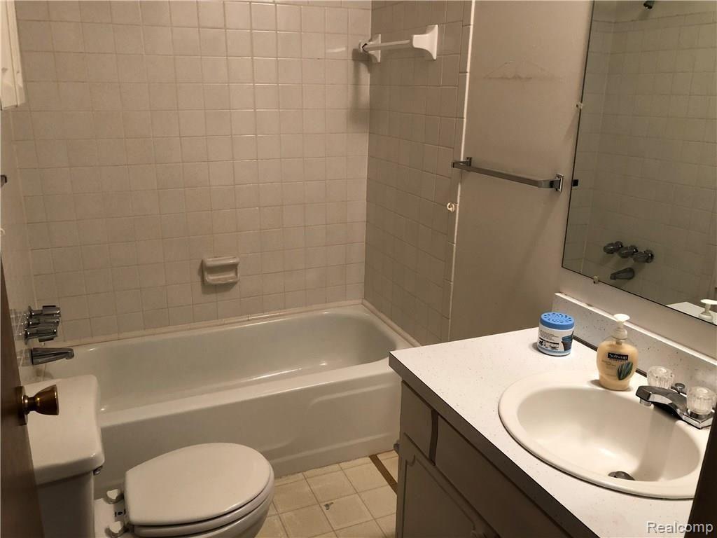 7333 Linden Road Fenton, MI 48430 - Photo 16 of 23 Updated Full Bath!