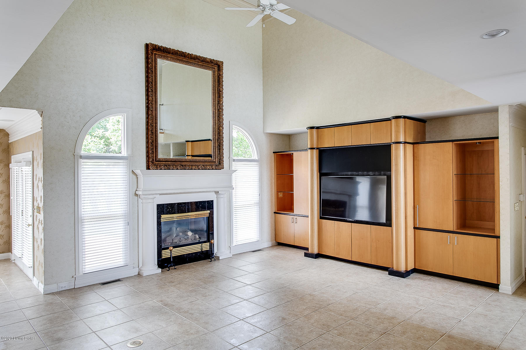 3100 Ridgemoor Court Prospect, KY 40059 - Photo 11 of 76 Gas fireplace