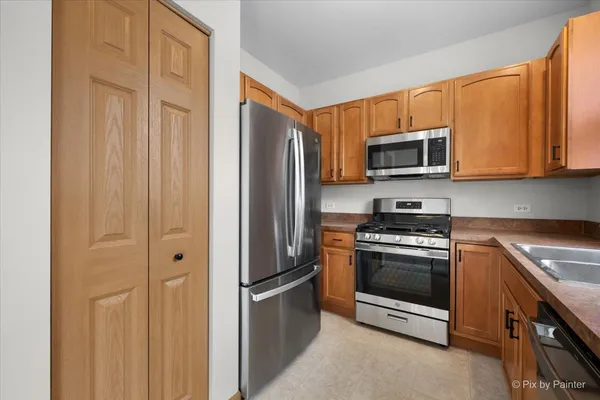 $208,000 | 1472 Cambria Drive, Unit 5, DeKalb, IL 60115