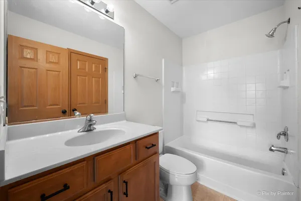 $208,000 | 1472 Cambria Drive, Unit 5, DeKalb, IL 60115