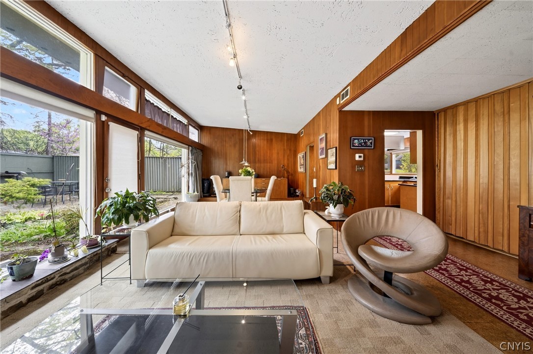 327 Kimber Road Syracuse, NY 13214 - Photo 12 of 44