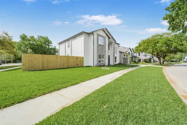 $1,095,000 | 2021 Marnel Road, Houston, TX 77055