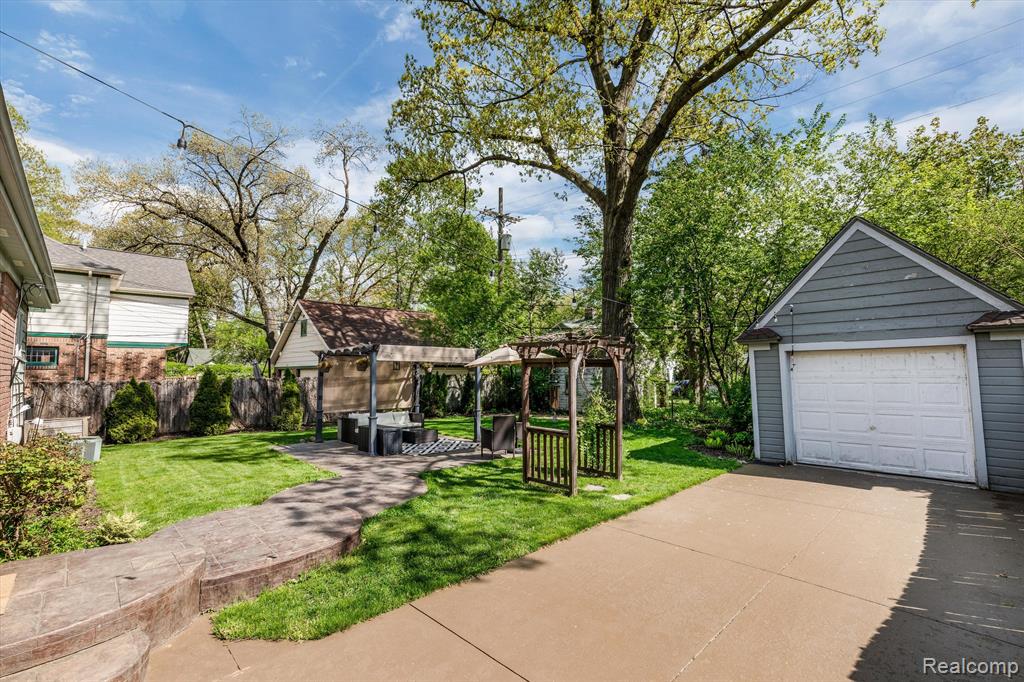 16 Amherst Road Pleasant Ridge, MI 48069 - Photo 28 of 32