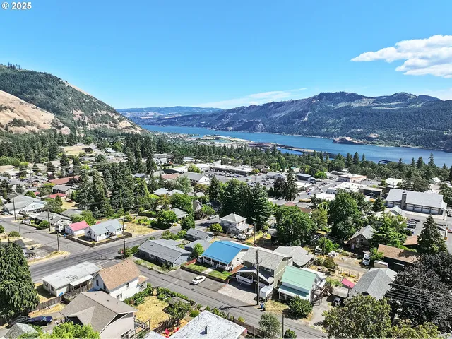 $975,000 | 247 Northeast Washington Street, White Salmon, WA 98672