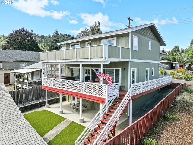 $975,000 | 247 Northeast Washington Street, White Salmon, WA 98672