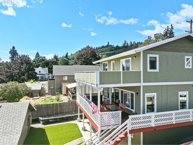 $975,000 | 247 Northeast Washington Street, White Salmon, WA 98672