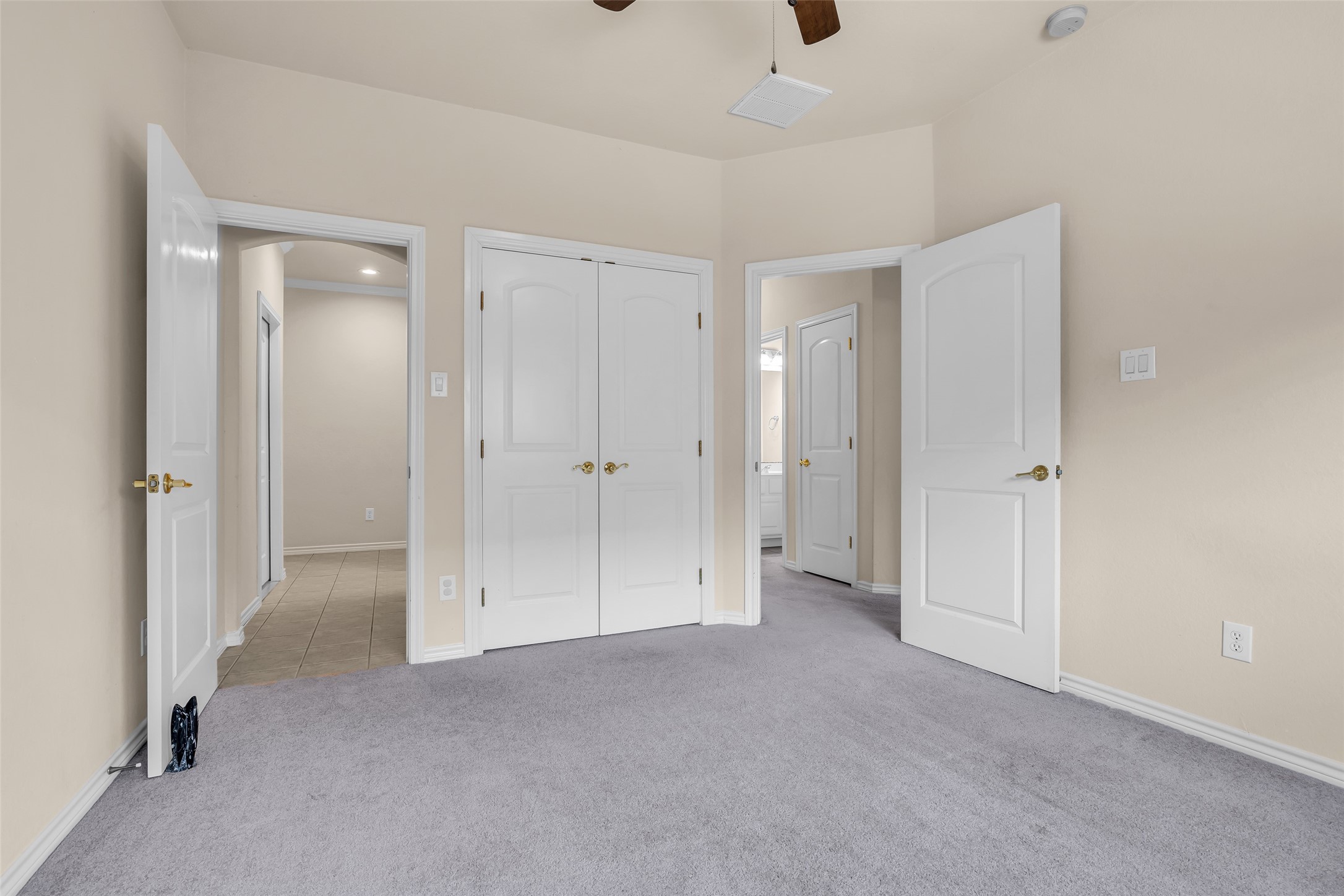 629 Spring Forest Drive Conroe, TX 77302 - Photo 21 of 39 Guest bedroom 1 has two entrances - one close to the garage and the other down the hall from the living room