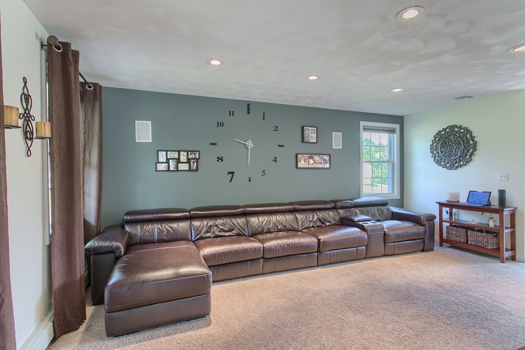 219 Pelham Road Dracut, MA 01826 - Photo 11 of 29 Gallery Image 11