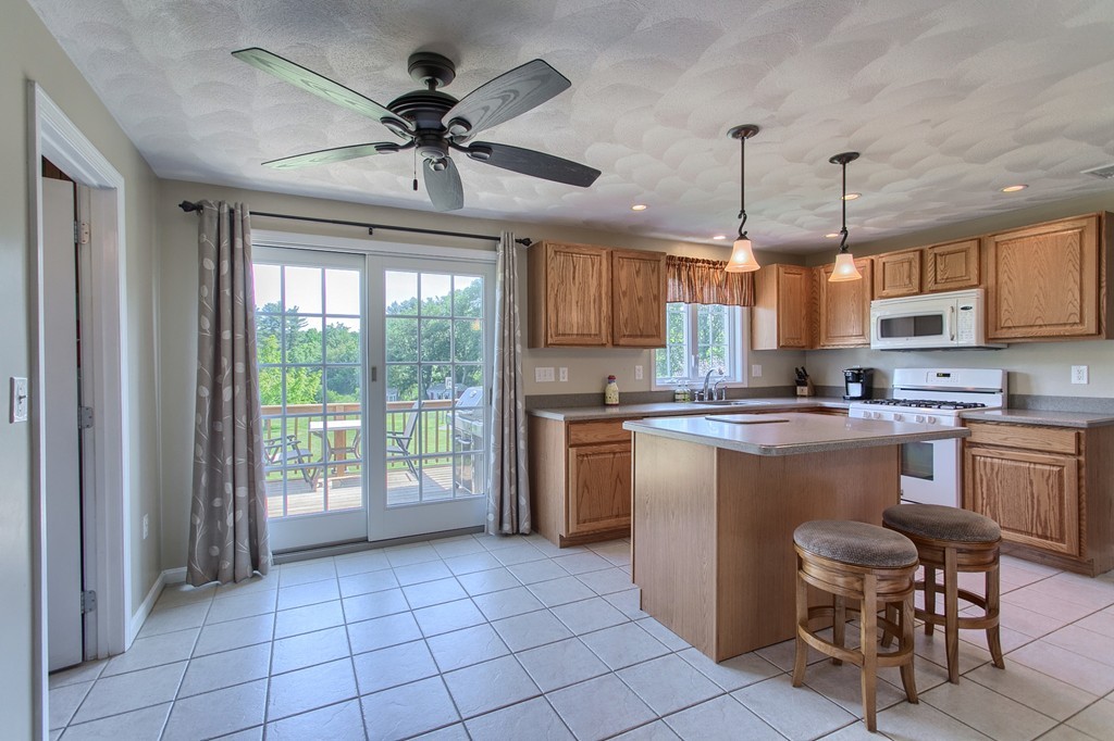 219 Pelham Road Dracut, MA 01826 - Photo 12 of 29 Gallery Image 12