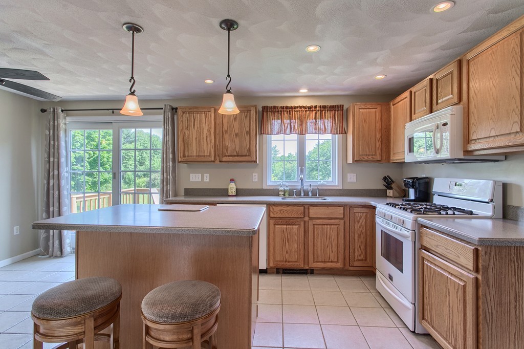 219 Pelham Road Dracut, MA 01826 - Photo 14 of 29 Gallery Image 14