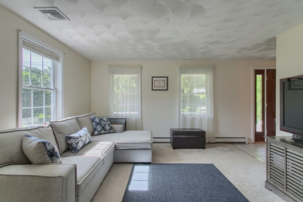 219 Pelham Road Dracut, MA 01826 - Photo 20 of 29 Gallery Image 20