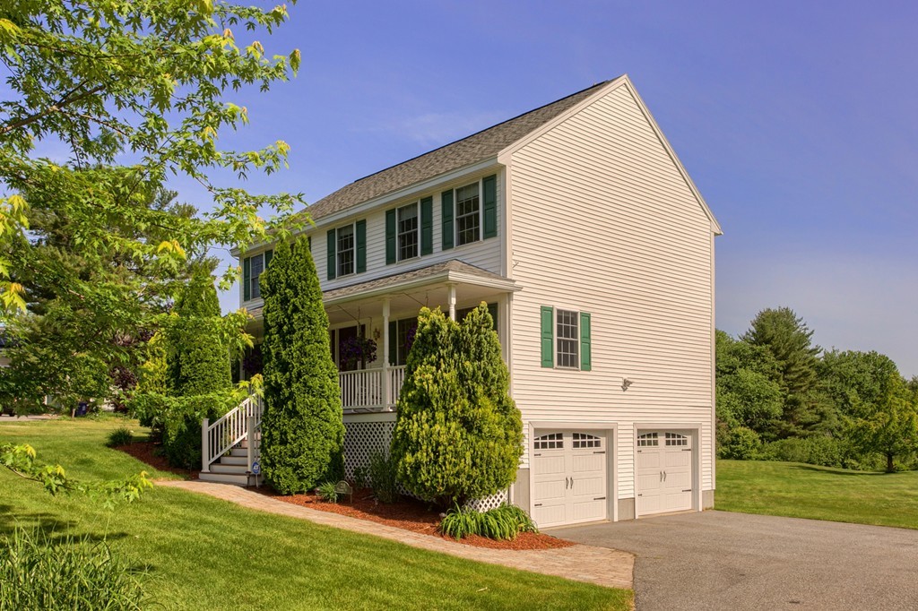219 Pelham Road Dracut, MA 01826 - Photo 3 of 29 Gallery Image 3