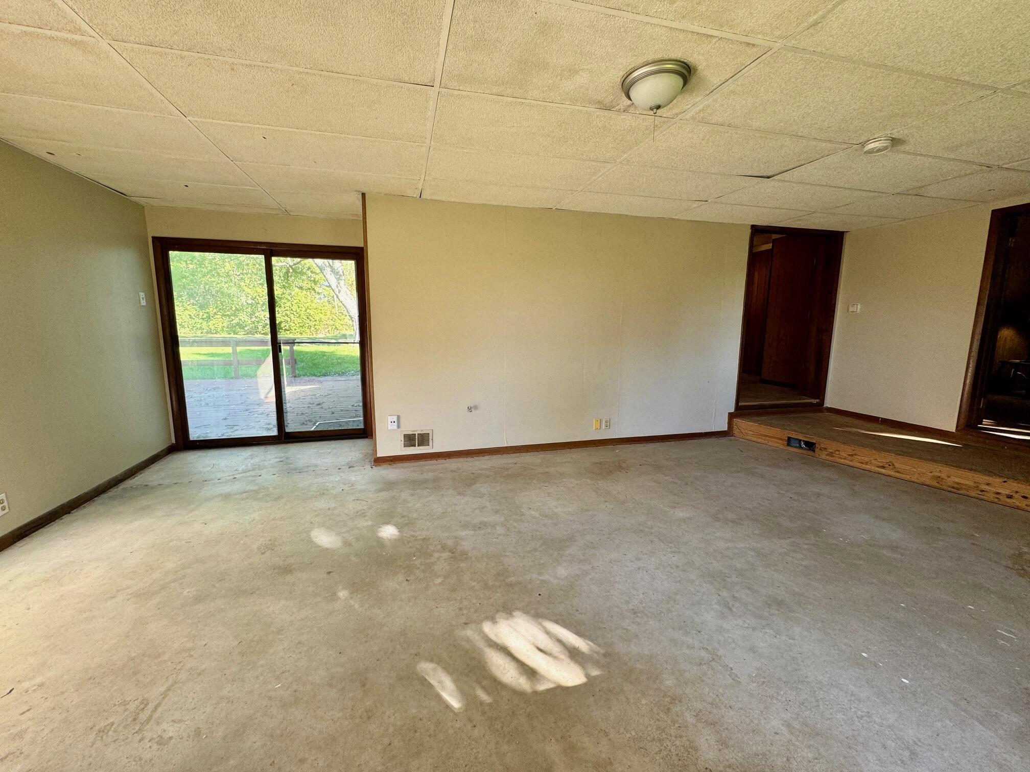 916 Victory Road Springfield, OH 45504 - Photo 7 of 14 Gallery Image 7