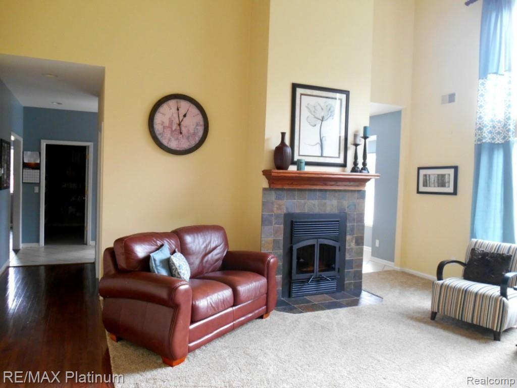 989 West Allen Road Howell, MI 48855 - Photo 6 of 44 Full Great Rm.jpg