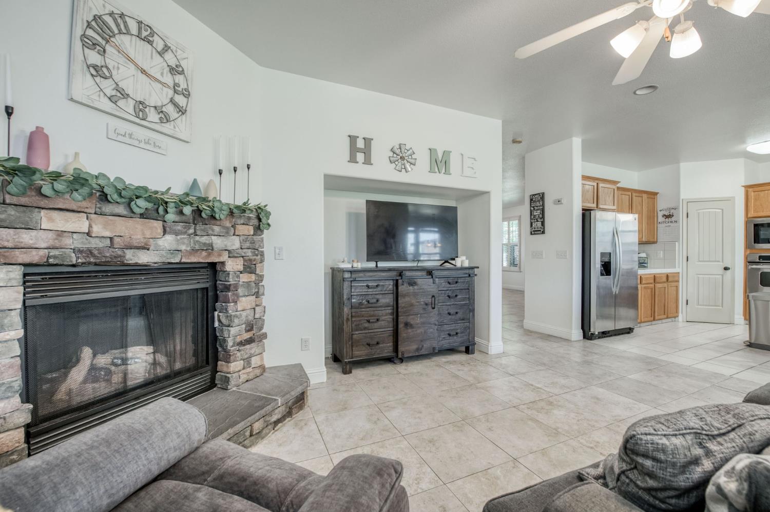 297 West Lilac Avenue Reedley, CA 93654 - Photo 17 of 63