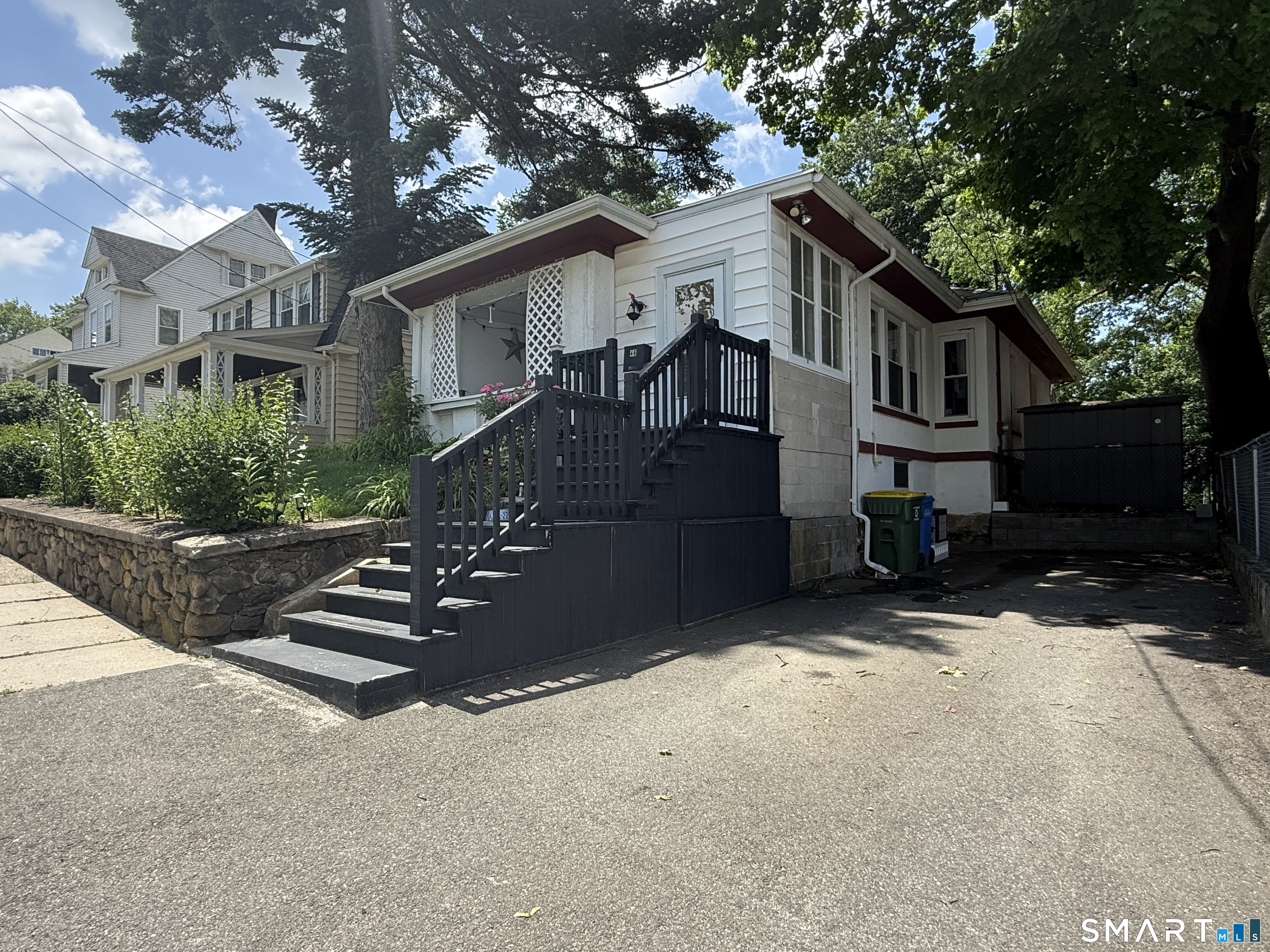 46 Windsor Street Waterbury, CT 06708 - Photo 3 of 30