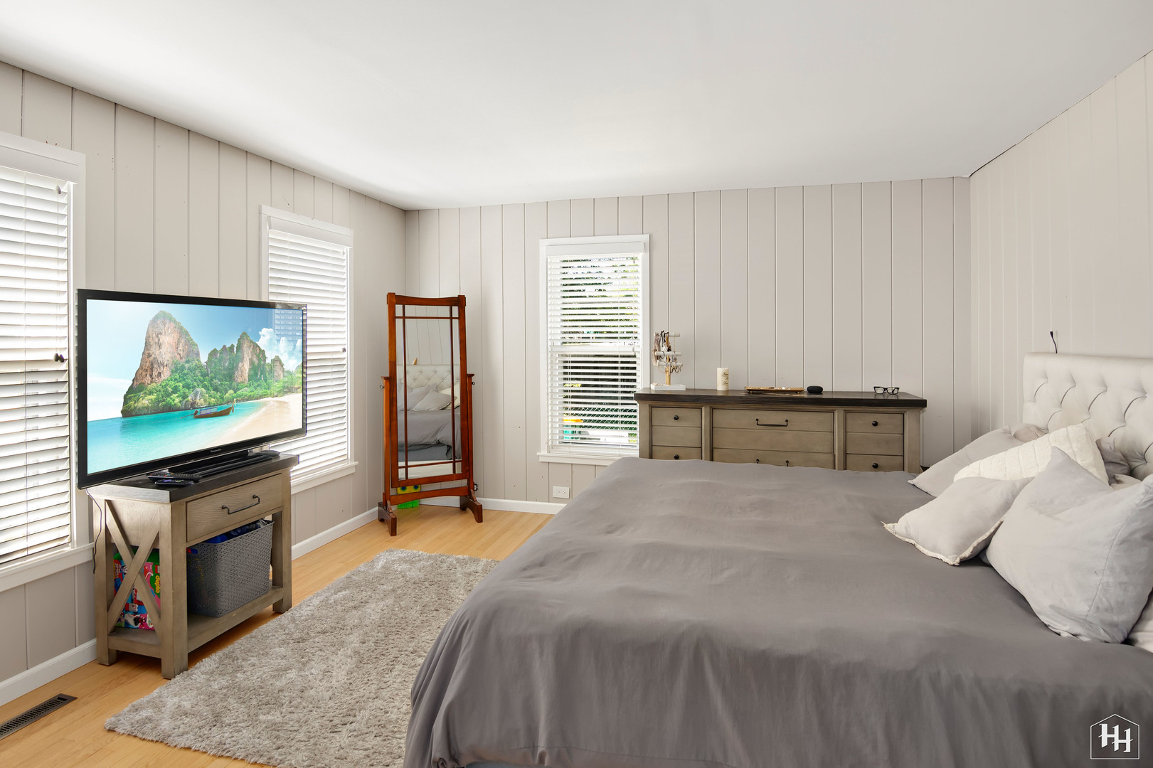 2761 Prairie Road Buffalo Grove, IL 60089 - Photo 13 of 23 a bed room with a bed and a television