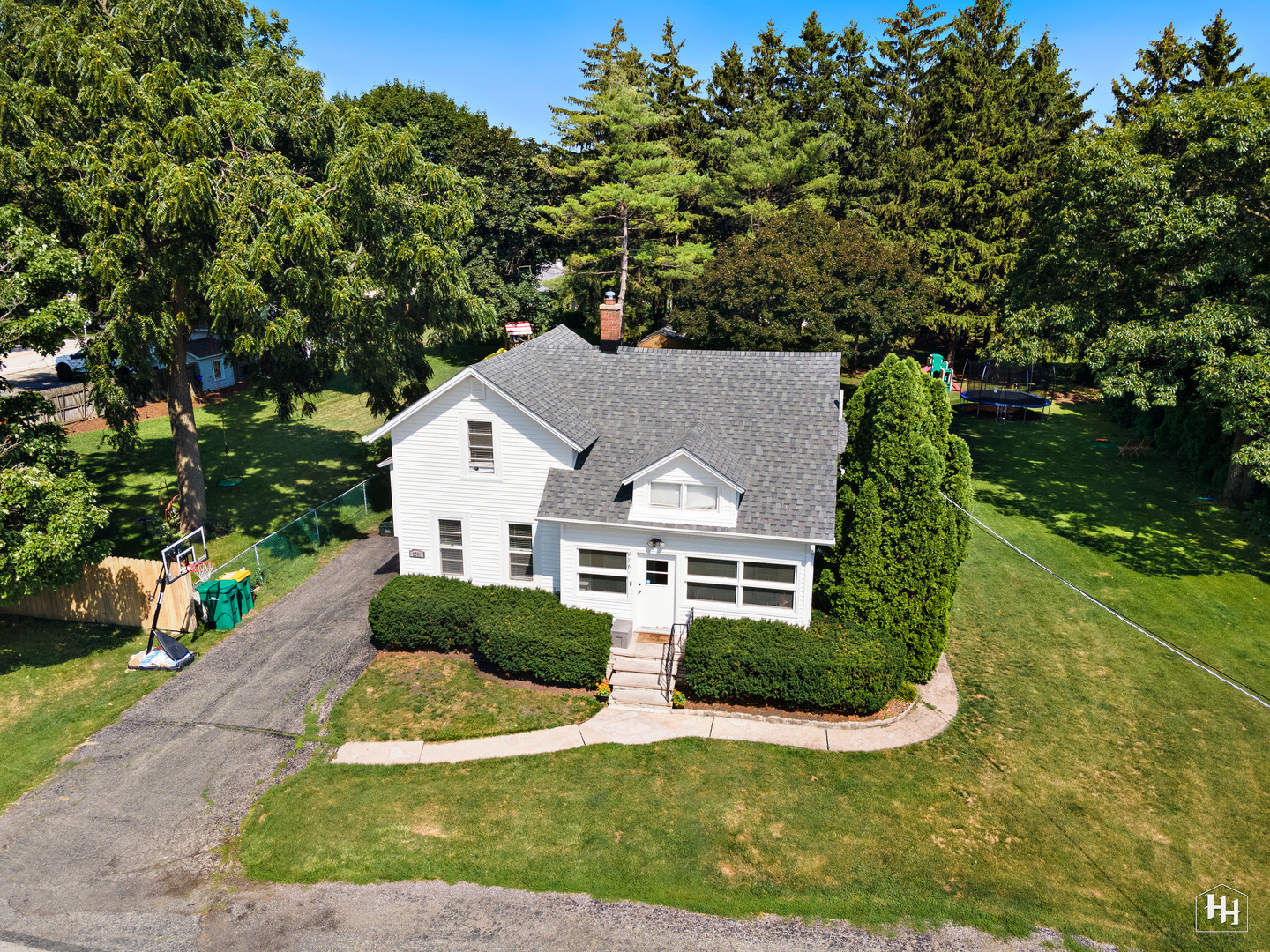 2761 Prairie Road Buffalo Grove, IL 60089 - Photo 19 of 23 a front view of a house with a yard