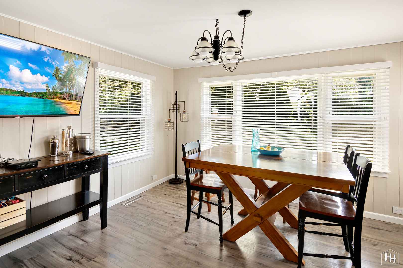 2761 Prairie Road Buffalo Grove, IL 60089 - Photo 9 of 23 a dining room with furniture and window