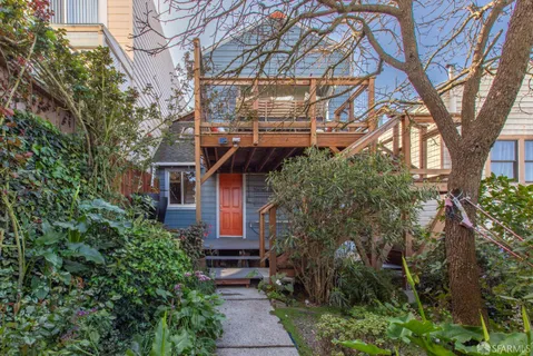 a view of street with an outdoor space