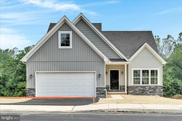 $478,900 | 227 Pilgrim Drive, Lancaster, PA 17603