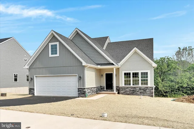 $478,900 | 227 Pilgrim Drive, Lancaster, PA 17603