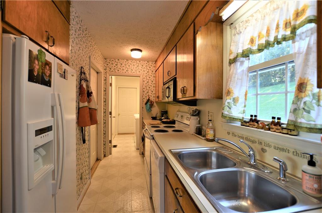 3213 Warrior Road Lenoir, NC 28645 - Photo 11 of 31 Gallery Image 11