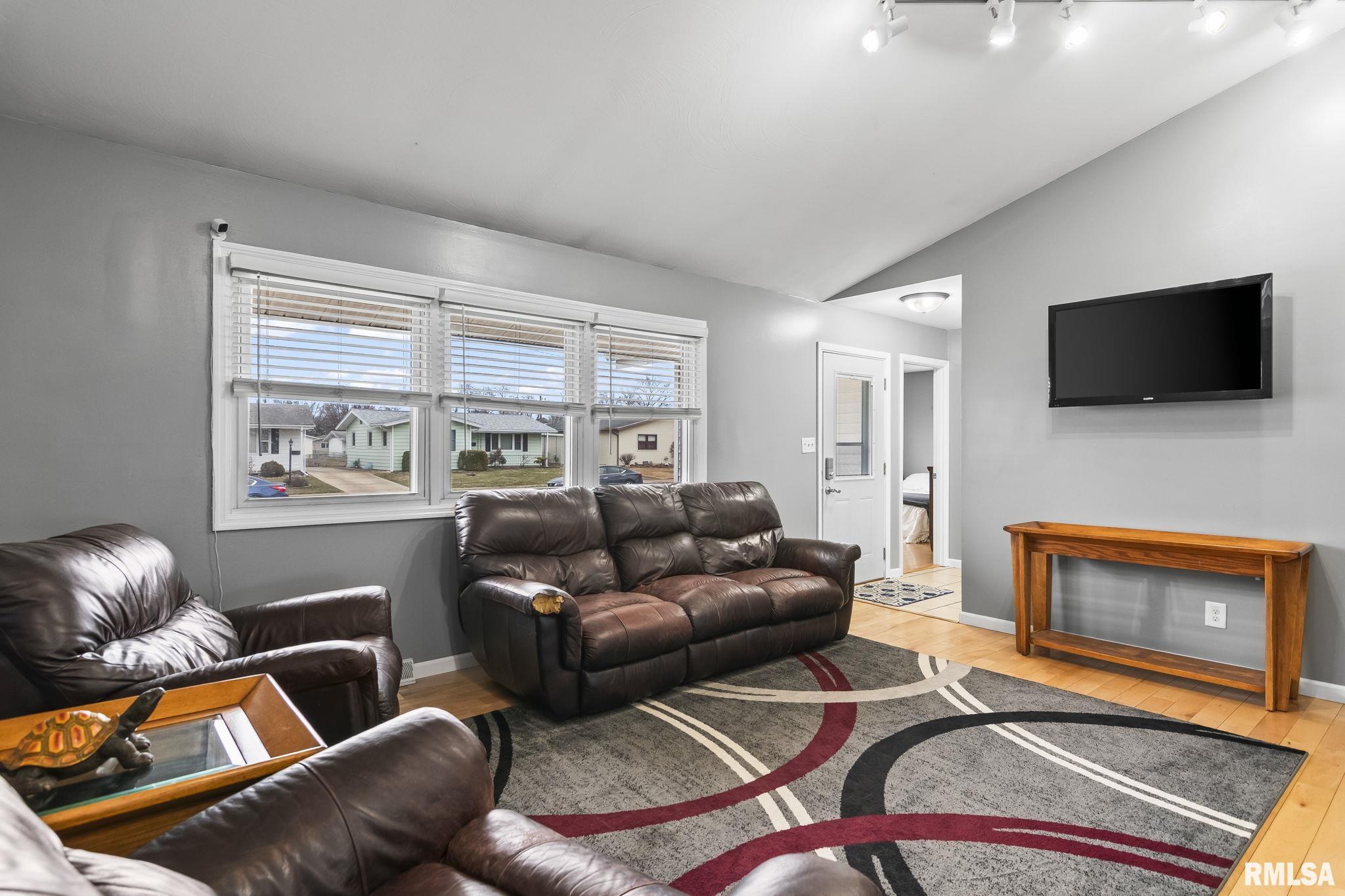 2264 East Eleanor Avenue Springfield, IL 62702 - Photo 4 of 38