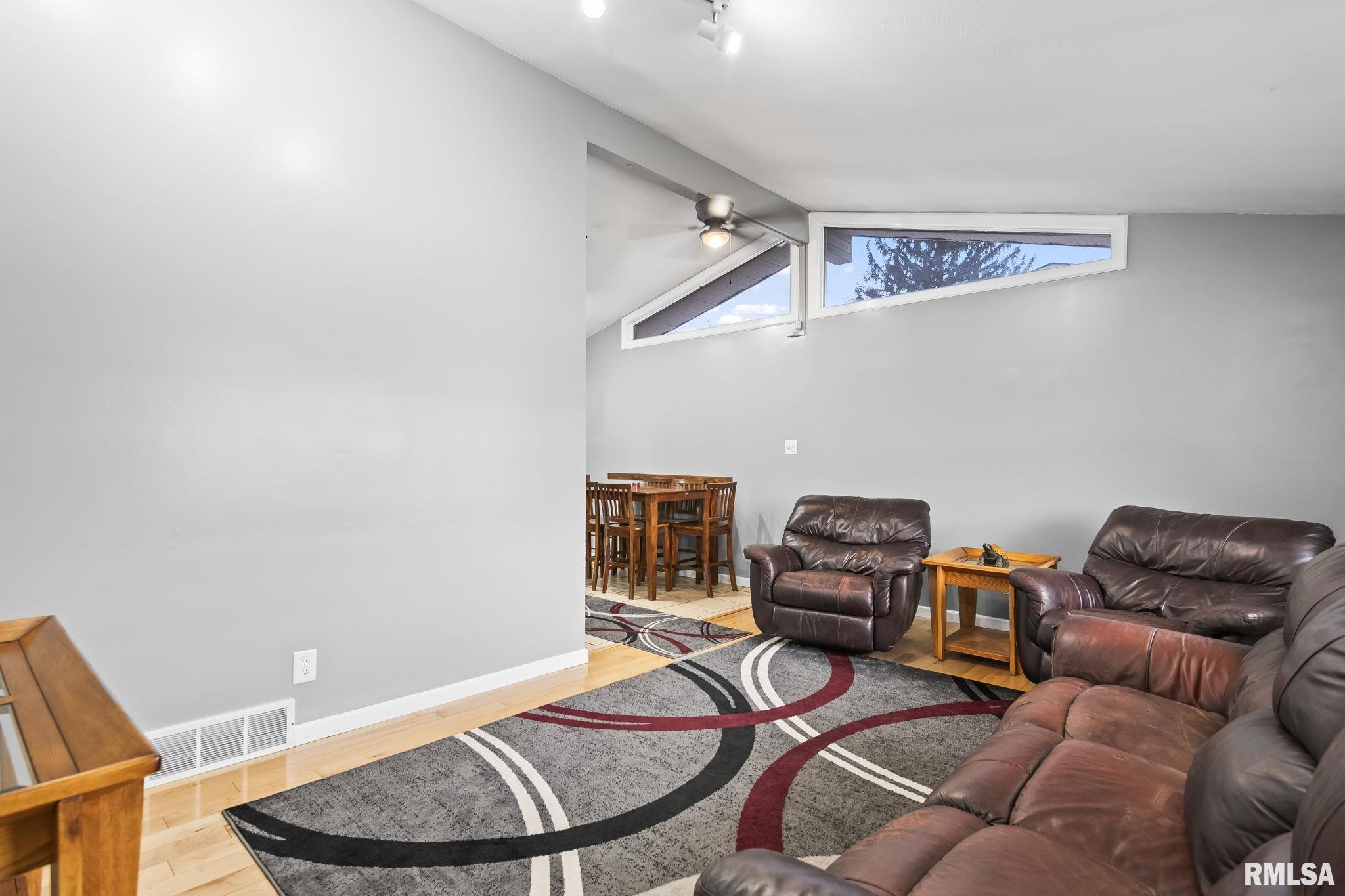 2264 East Eleanor Avenue Springfield, IL 62702 - Photo 6 of 38