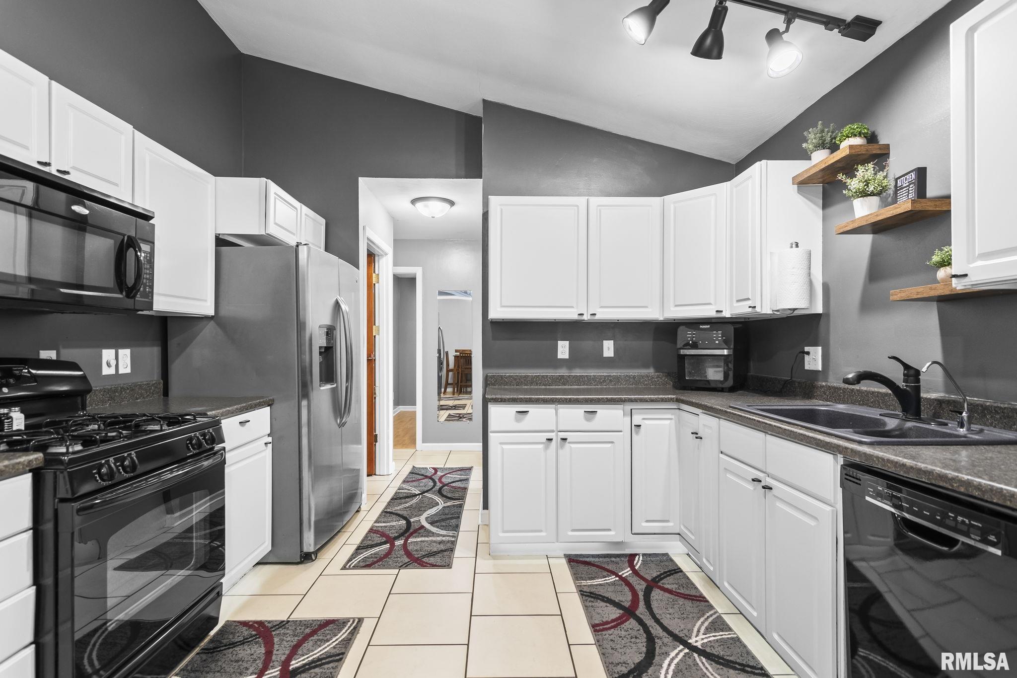 2264 East Eleanor Avenue Springfield, IL 62702 - Photo 8 of 38