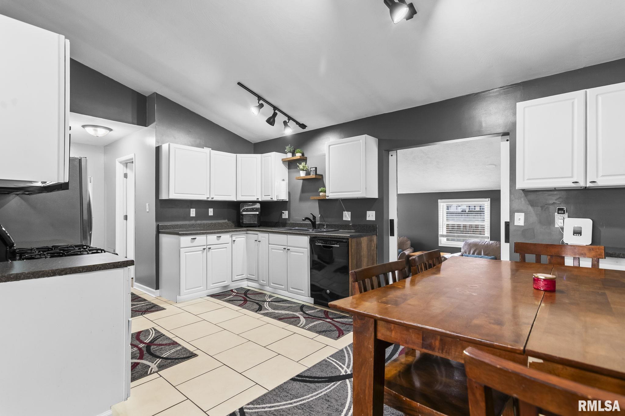 2264 East Eleanor Avenue Springfield, IL 62702 - Photo 10 of 38