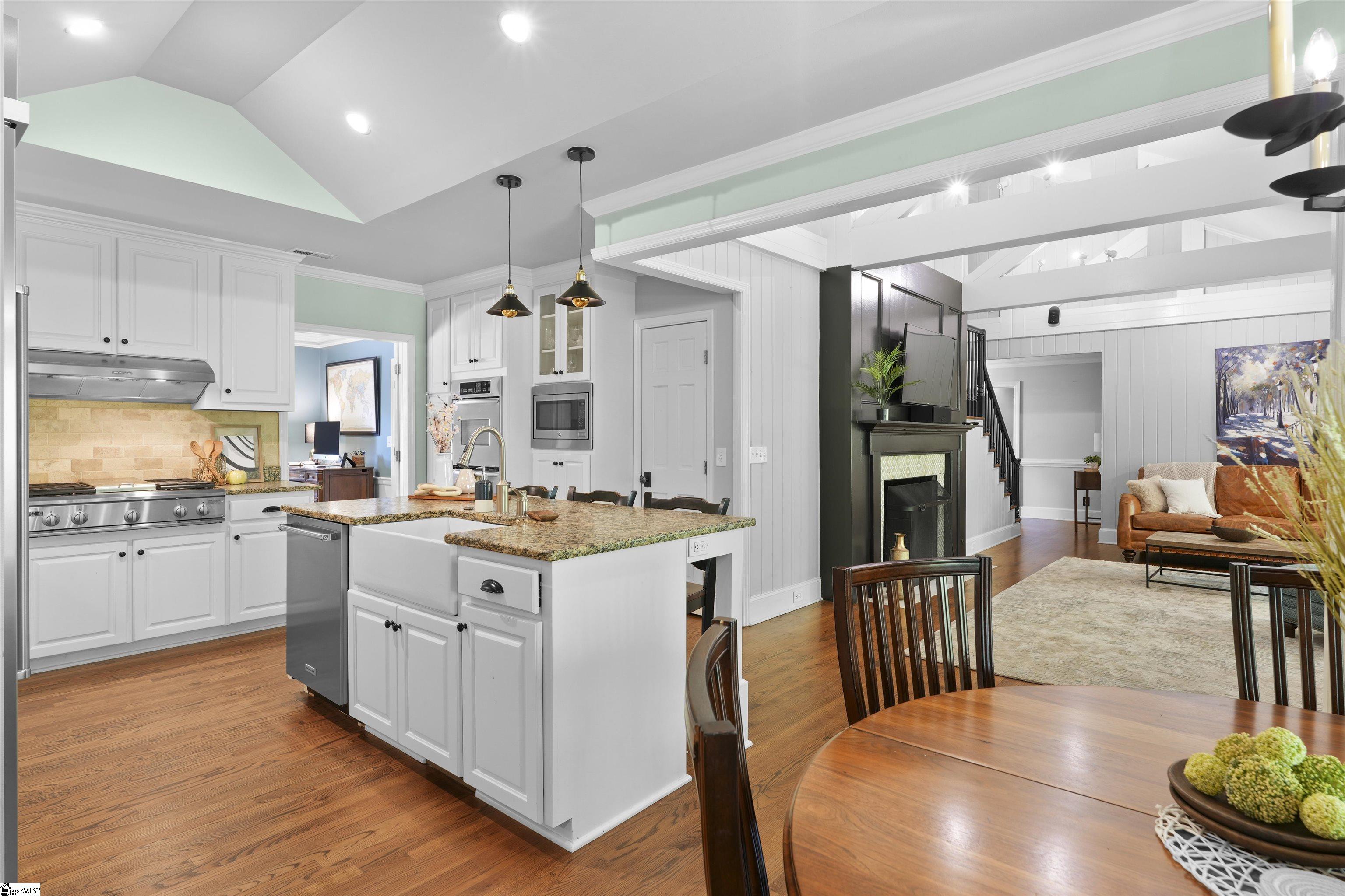 207 Rockingham Road Greenville, SC 29607 - Photo 16 of 35