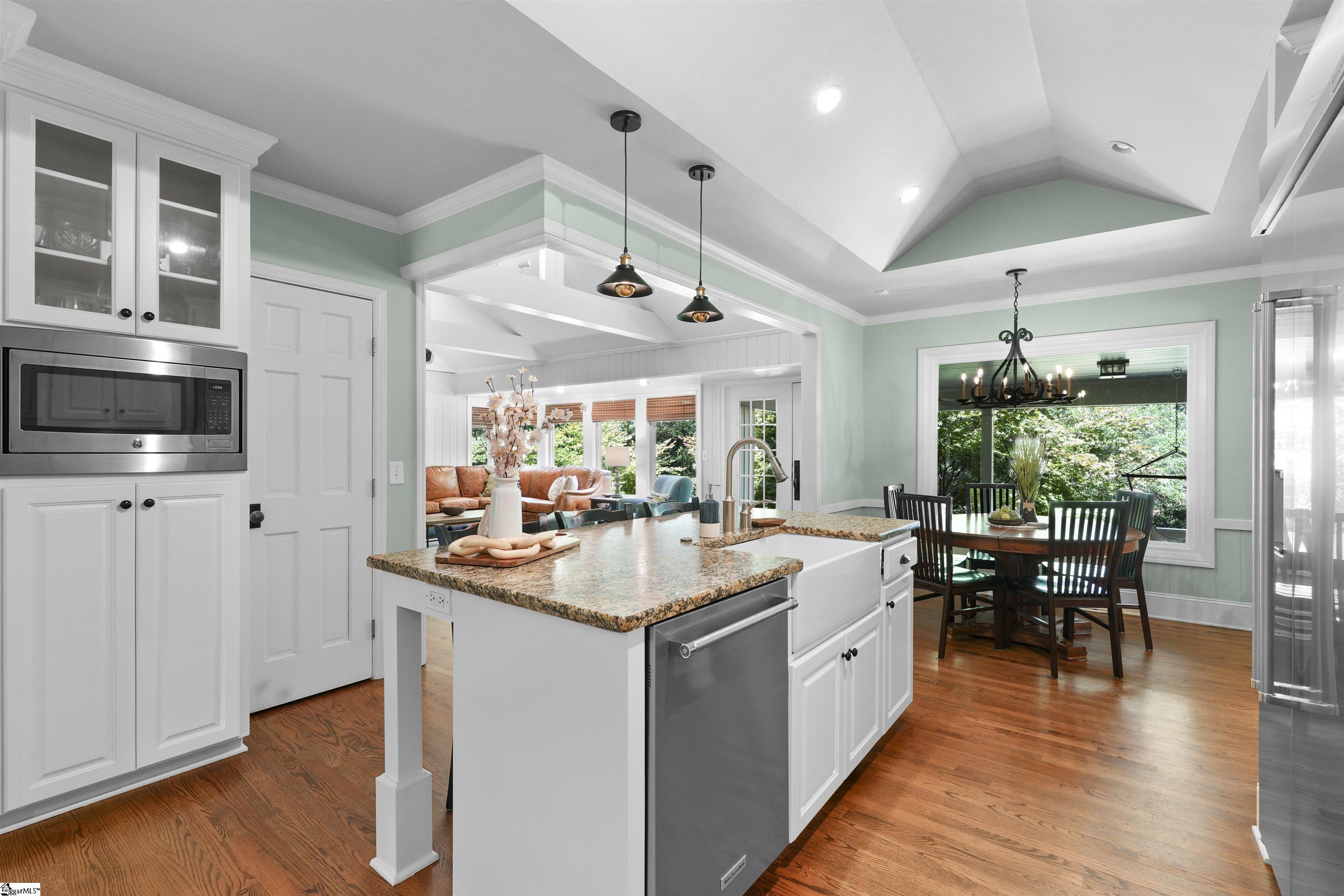 207 Rockingham Road Greenville, SC 29607 - Photo 17 of 35