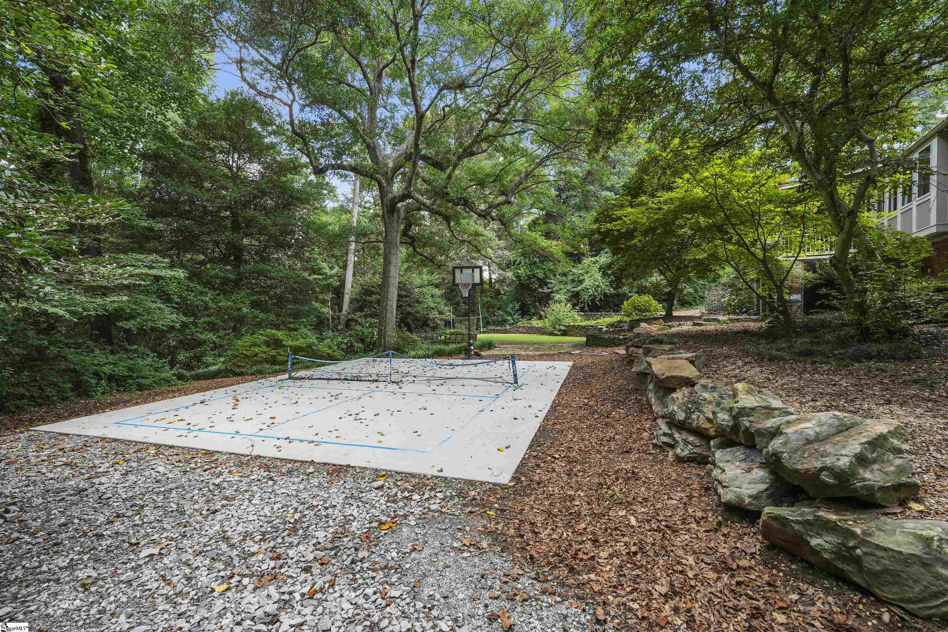 207 Rockingham Road Greenville, SC 29607 - Photo 2 of 35