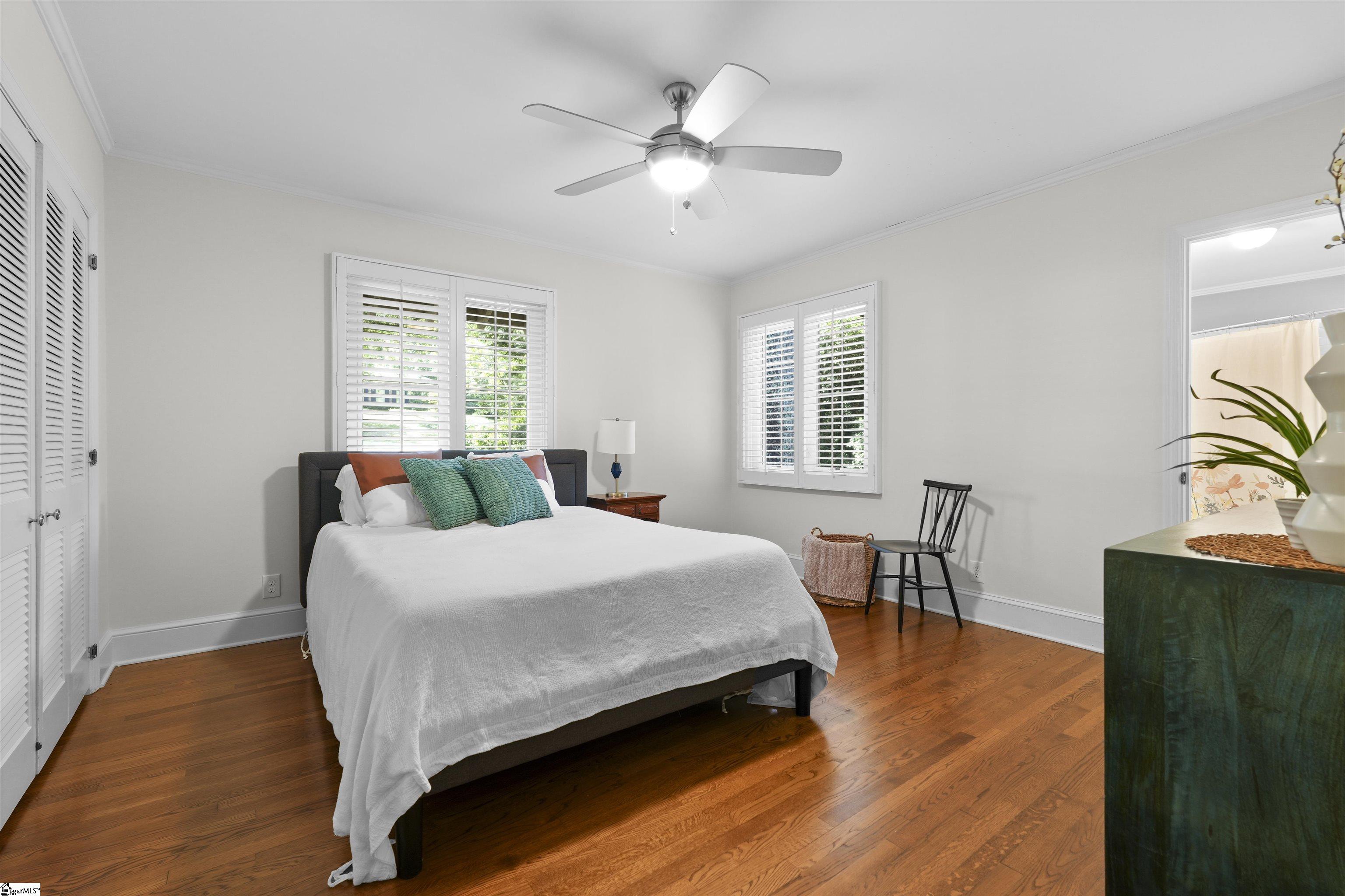 207 Rockingham Road Greenville, SC 29607 - Photo 25 of 35 Shares connecting bath with 3rd bedroom