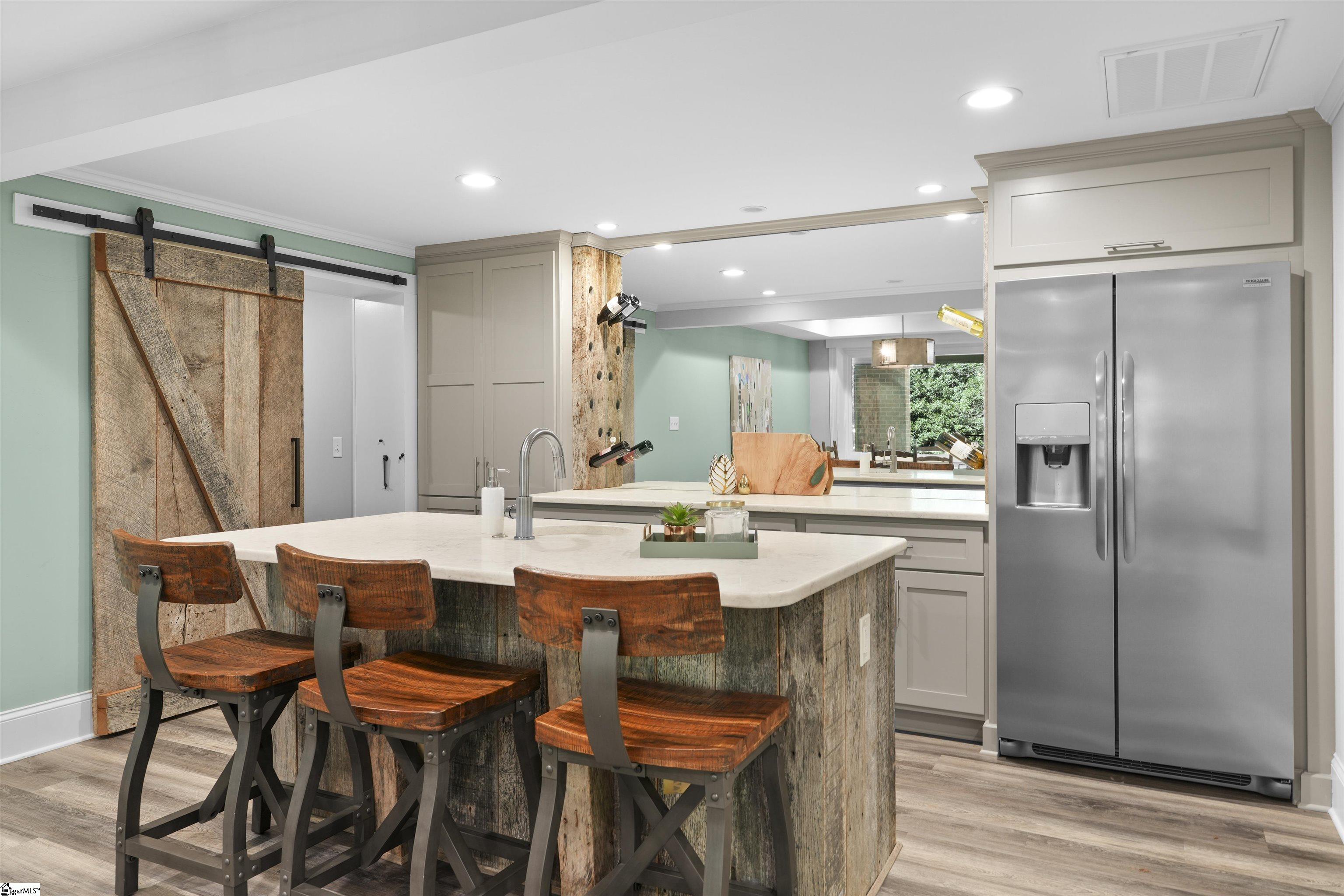207 Rockingham Road Greenville, SC 29607 - Photo 29 of 35 Quartzite counters, full sized fridge + dishwasher