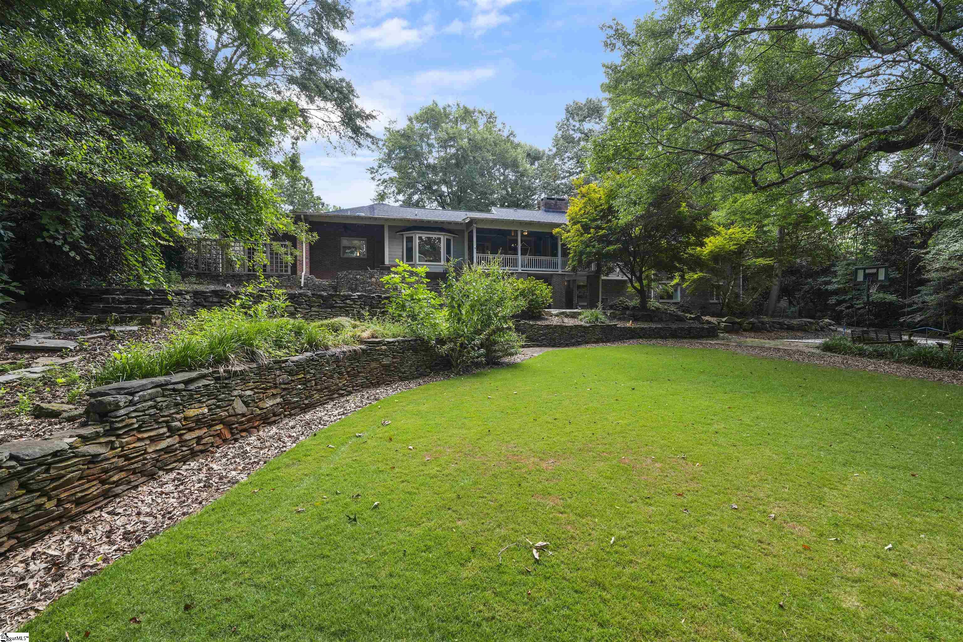 207 Rockingham Road Greenville, SC 29607 - Photo 4 of 35