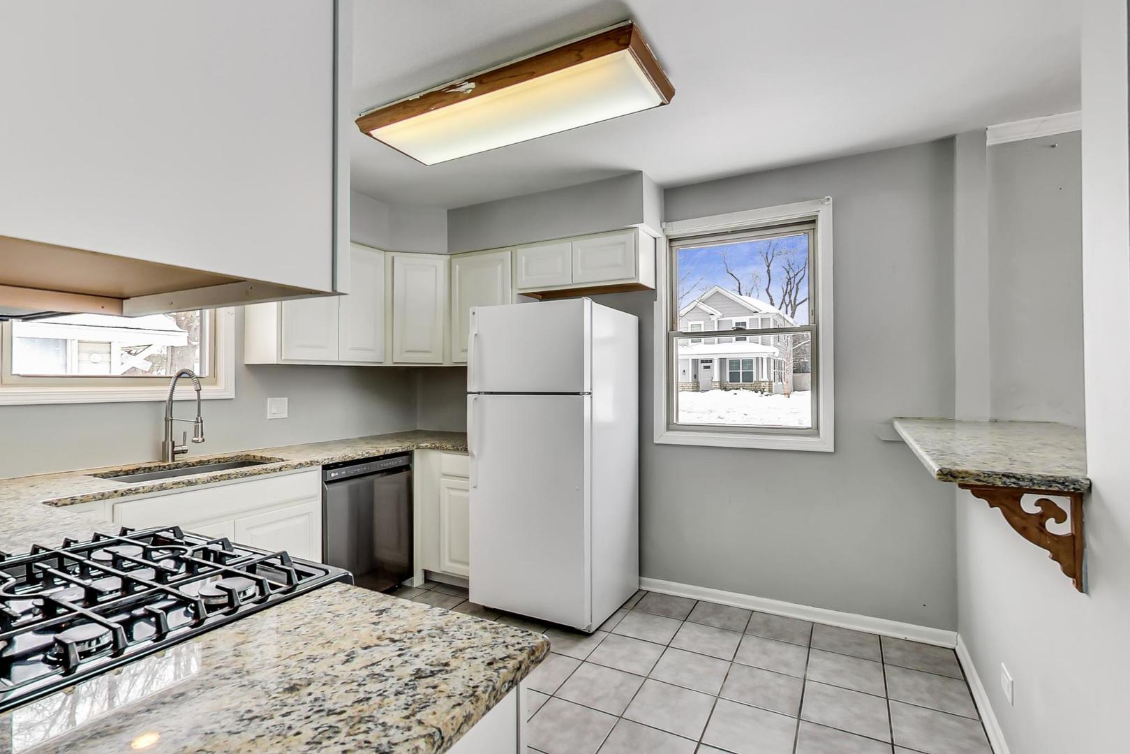 630 Hampton Terrace Libertyville, IL 60048 - Photo 11 of 27