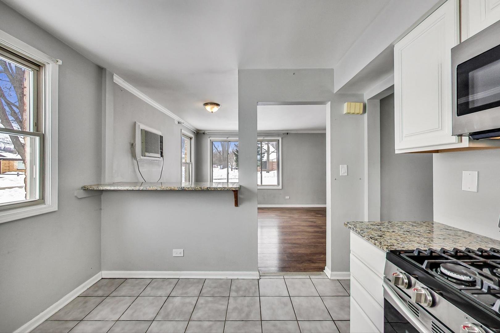 630 Hampton Terrace Libertyville, IL 60048 - Photo 10 of 27