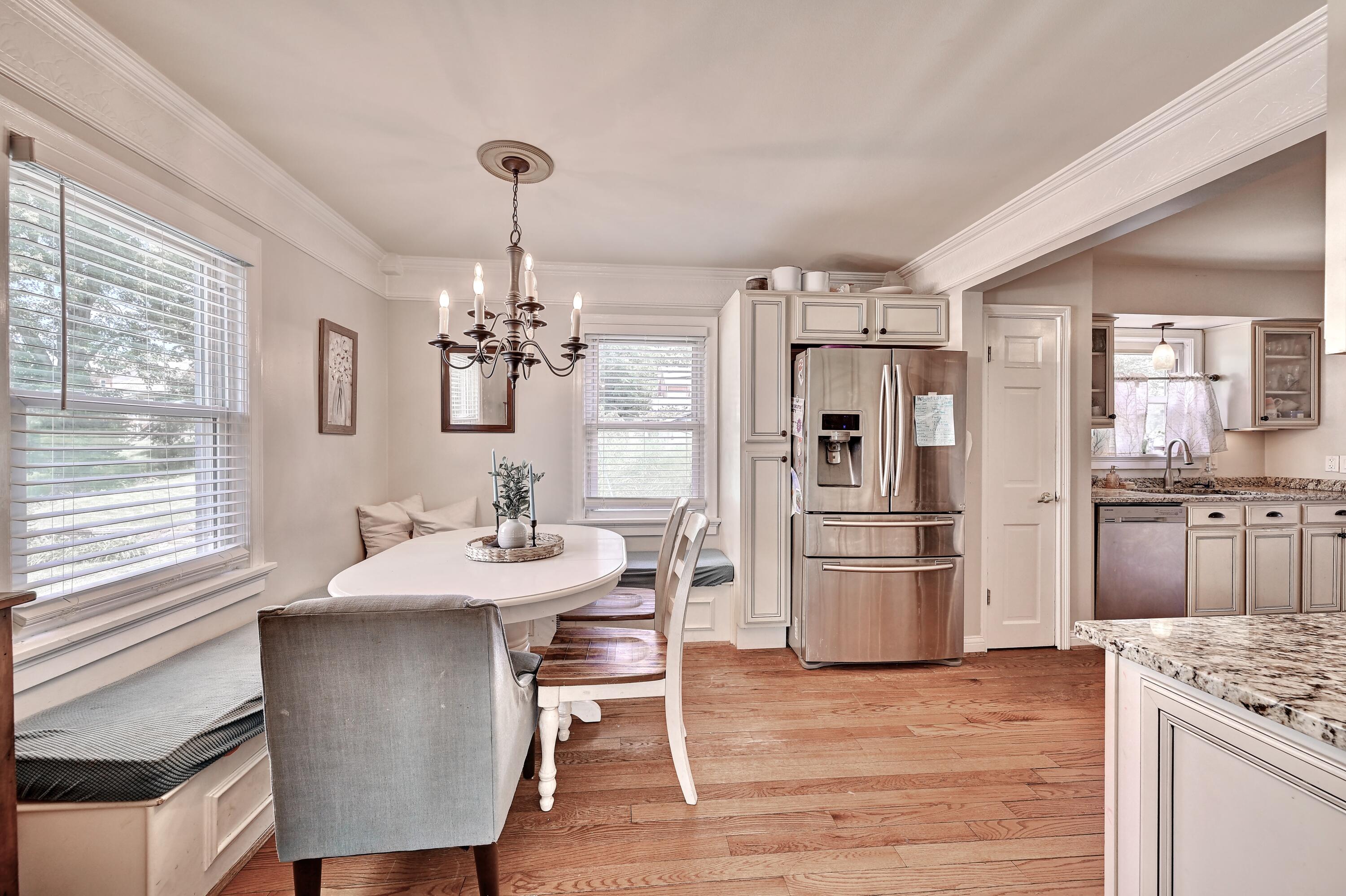 102 Pleasant Ridge Avenue Fort Mitchell, KY 41017 - Photo 5 of 27 DSC_4685_6_7_8_9Interior01