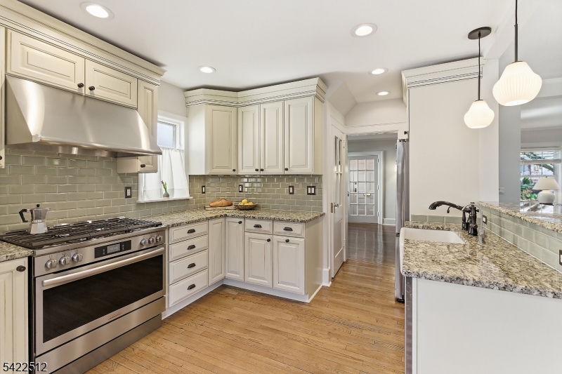 894 Ridgewood Road Millburn, NJ 07041 - Photo 15 of 39