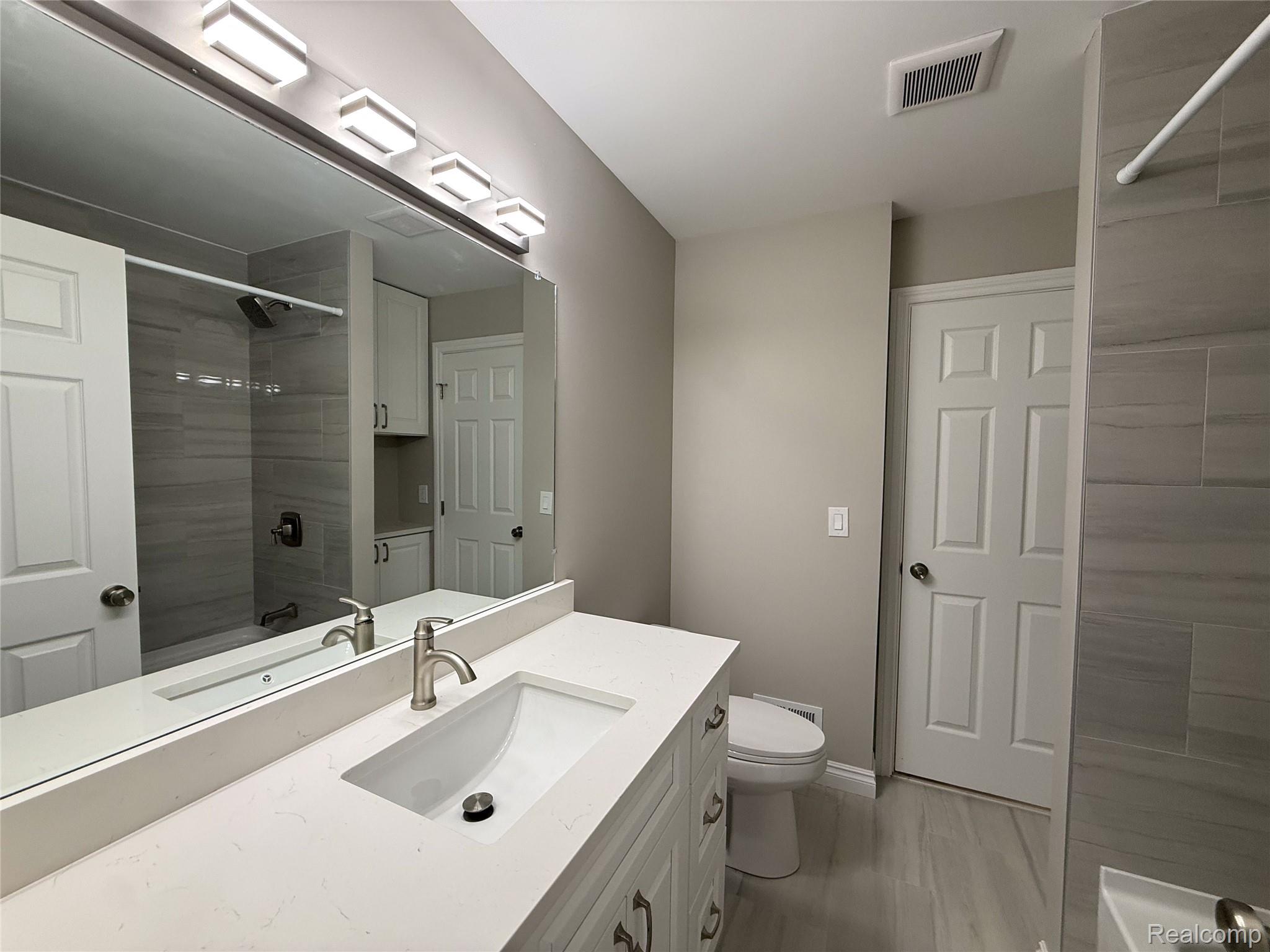 45480 Inverness Circle Macomb, MI 48044 - Photo 20 of 37 45480 Inverness_18.jpg