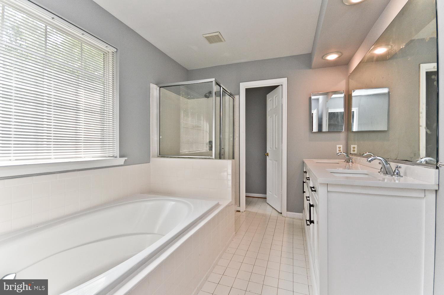 9505 Hobart Street Springdale, MD 20721 - Photo 24 of 31 Primary room bathroom