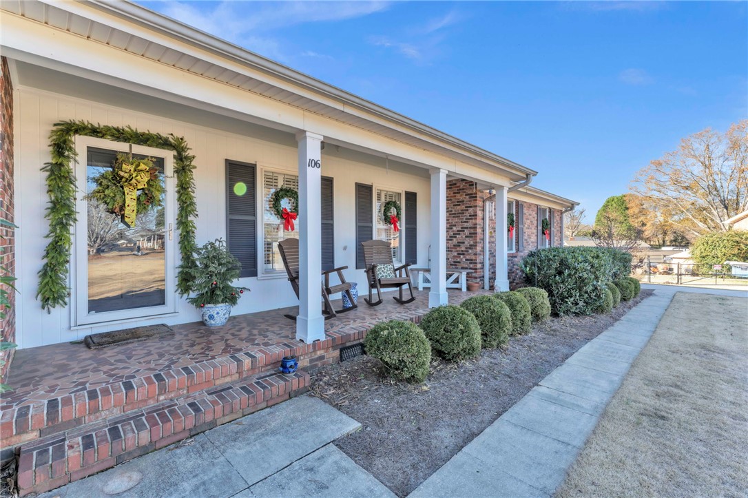 106 Cardinal Court Anderson, SC 29625 - Photo 4 of 29