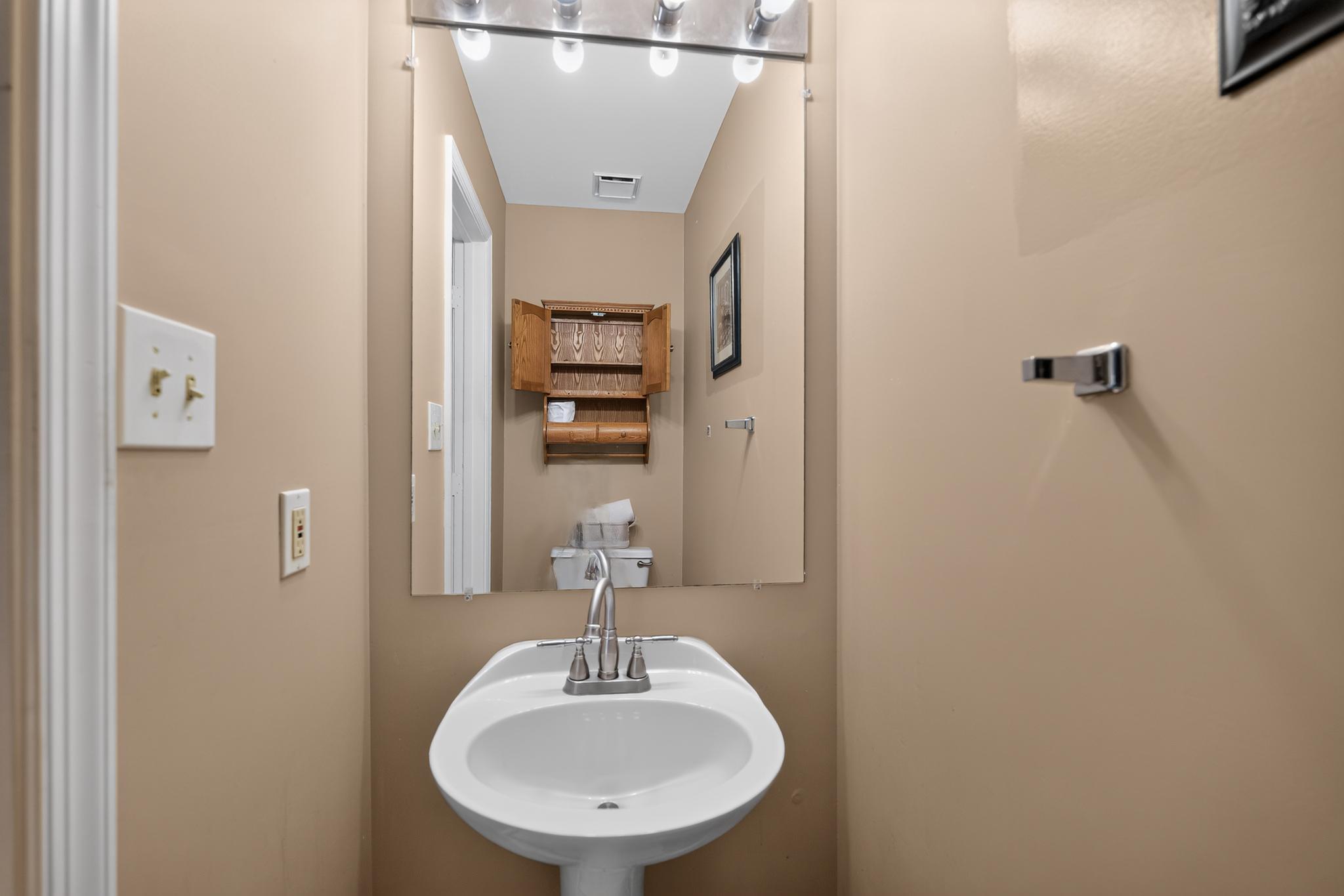 8625 Indian Springs Road Laurel, MD 20724 - Photo 8 of 16 Charming power room on the living room level
